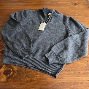 Womens small gray Universal Thread sweater NWT